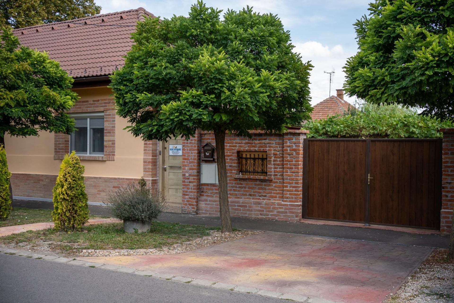 Holiday Apartmanhaz Gyula Exterior foto